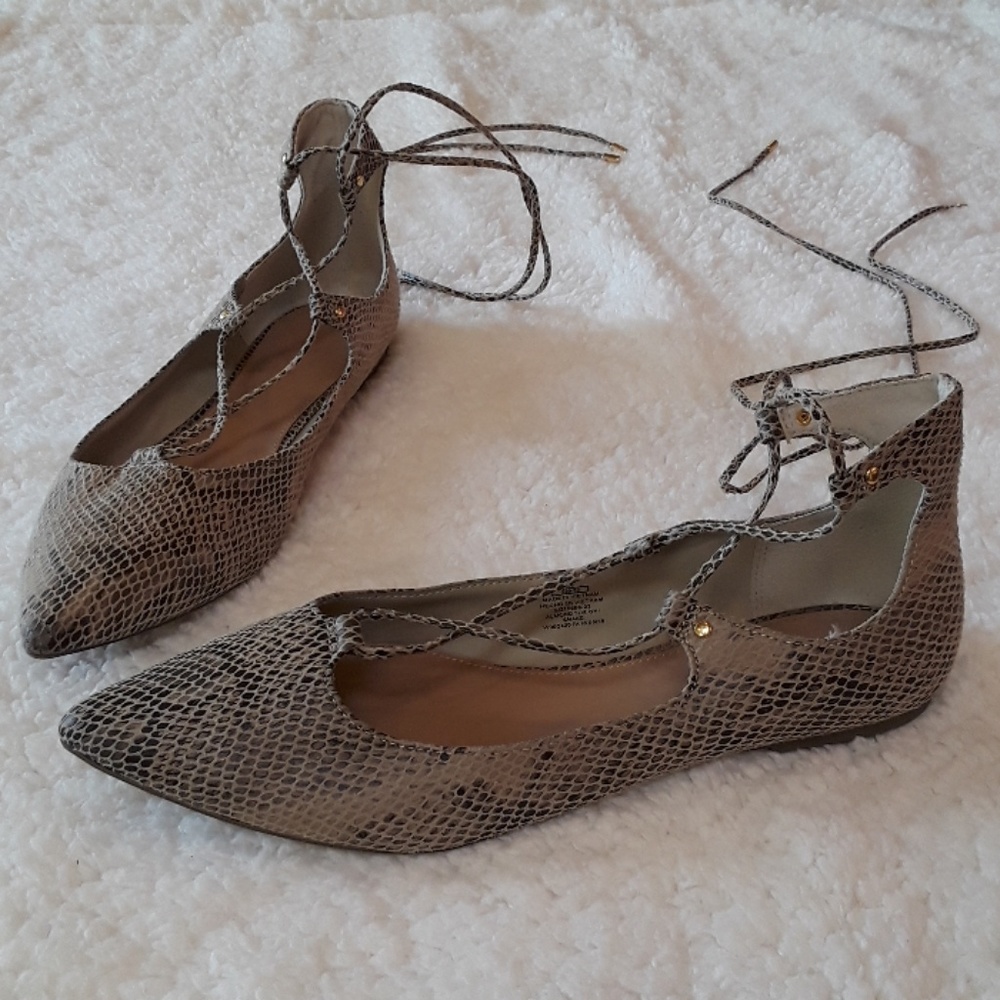 Old navy lace up flats